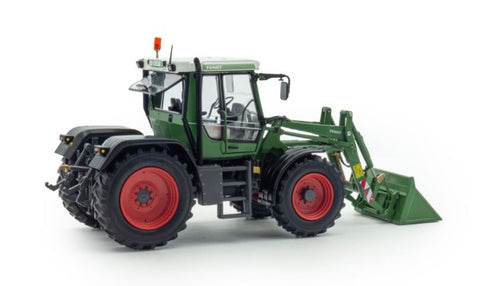 Fendt Xylon 524 with loader 1:32