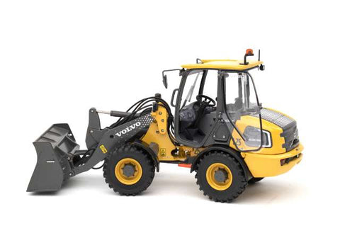 Volvo L25 Electric compact loader 1:32
