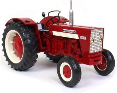 IH624 with driver 1:16